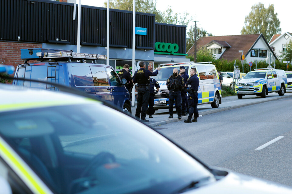 En man i 30-årsåldern har gripits misstänkt för mordförsök i västra Stockholm.