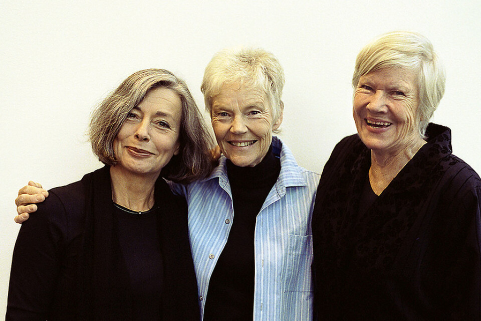 Brevvännerna Åsa Moberg, Märta Tikkanen, Birgitta Stenberg tillsammans 2004. Pressbild.