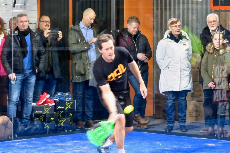 Tidigare tennisproffset Jonas Björkman har bytt tennisracket mot padelracket.