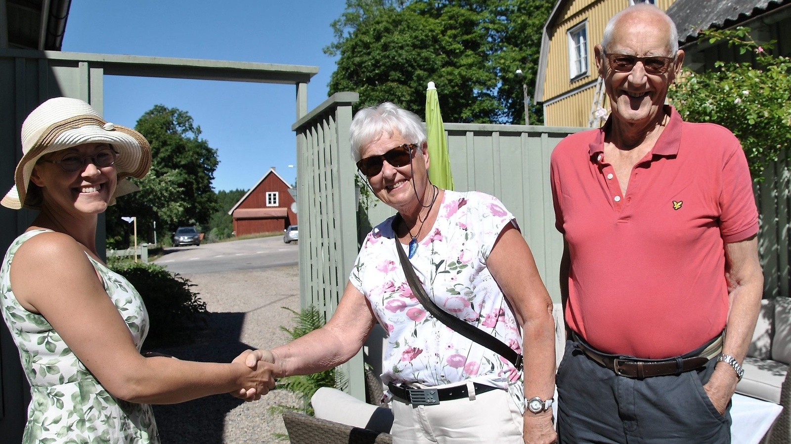 Många besökte Villa Morgonliv där Kristina Wetterqvist visade sin vackra trädgård. Bland många andra kom Birgit och Ingvald Svensson från Älmhult.