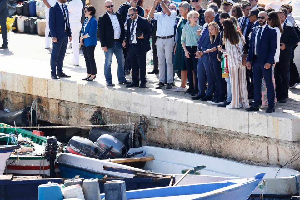 Ursula von der Leyen och Giorgia Meloni besökte ön Lampedusa dit tusentals flyktingar tagit sig.