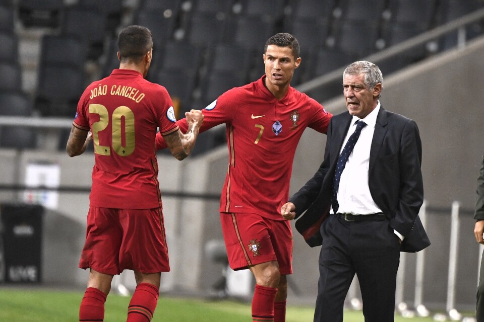 Portugals förbundskapten Fernando Santos tillsammans med storstjärnan Cristiano Ronaldo på Friends arena häromsistens. Arkivbild
