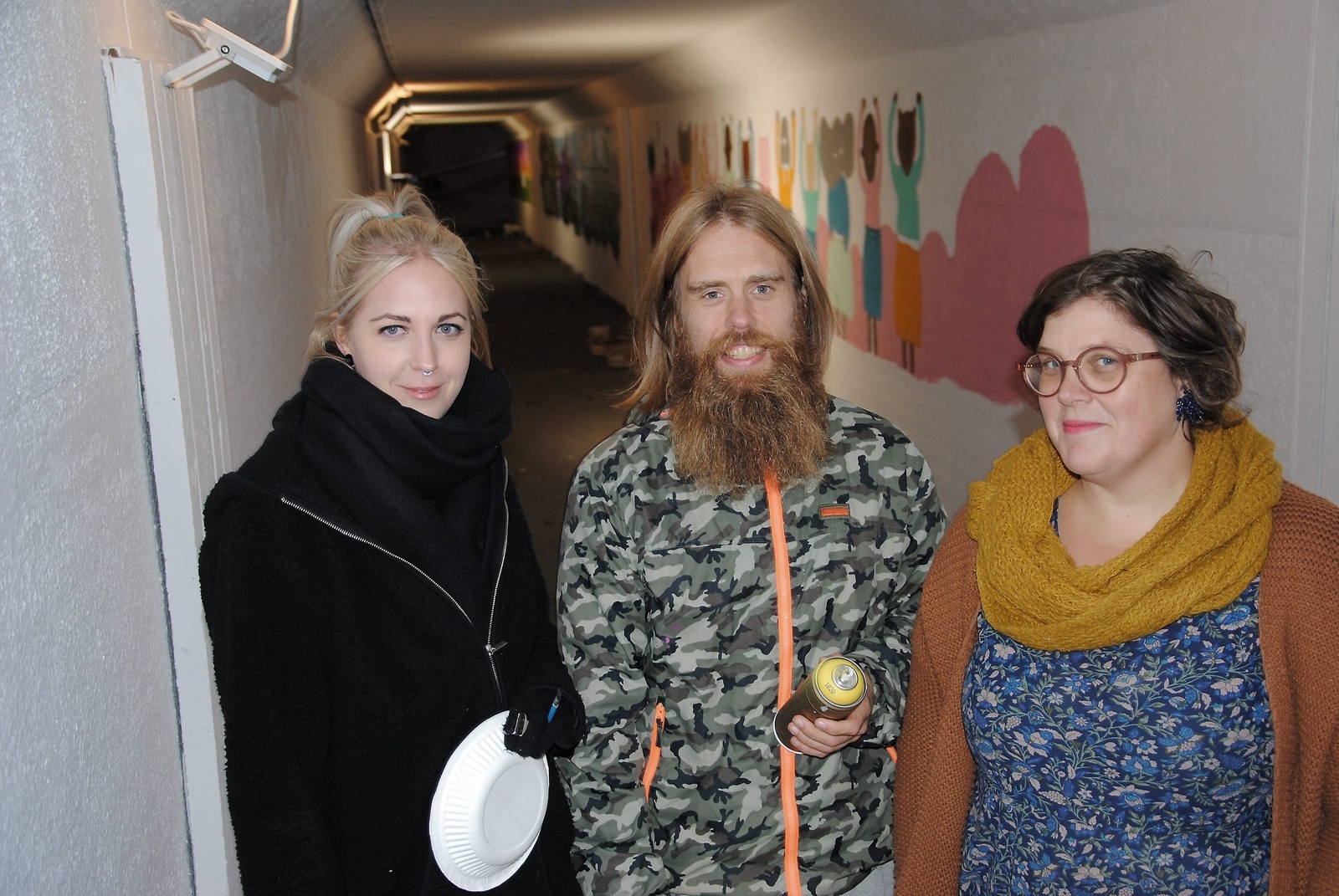 Emma Pålsson, William Nilsson och Nelly Nilsson Nyberg fick i uppdrag att smycka tunneln. FOTO: Lars-Åke Englund