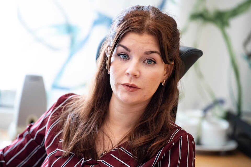 Kommunstyrelsens ordförande i Sölvesborg - Louise Erixon (SD) - vill befria flickor från tvånget att bära slöja. Så de kan leka frissa.
