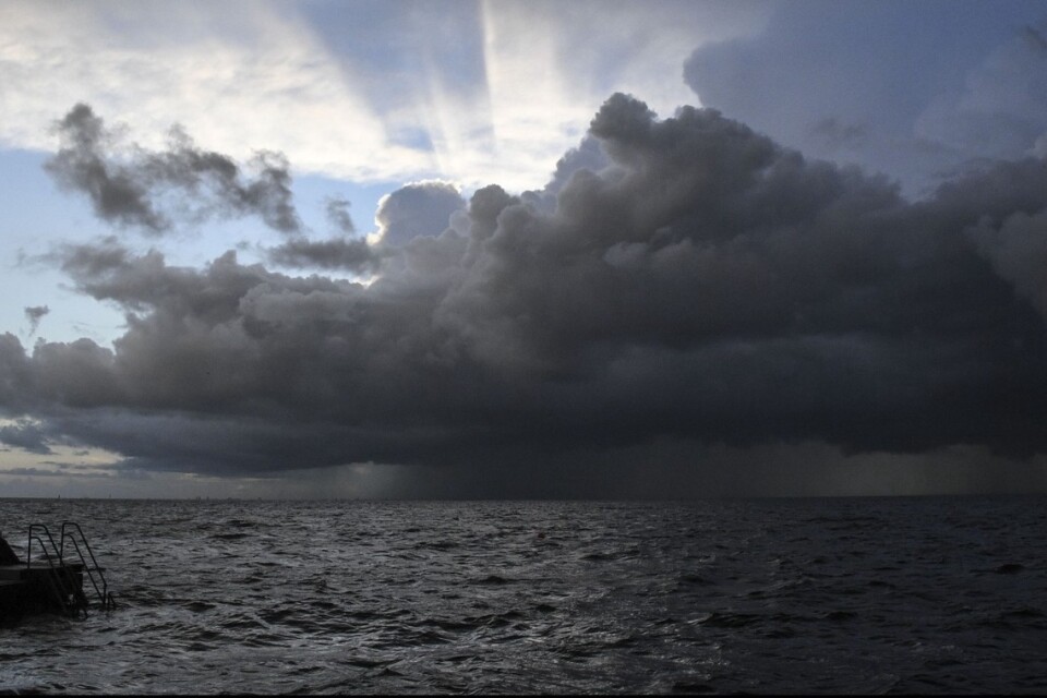 Mörka moln över Öresund. 
Foto: Johan Nilsson / TT