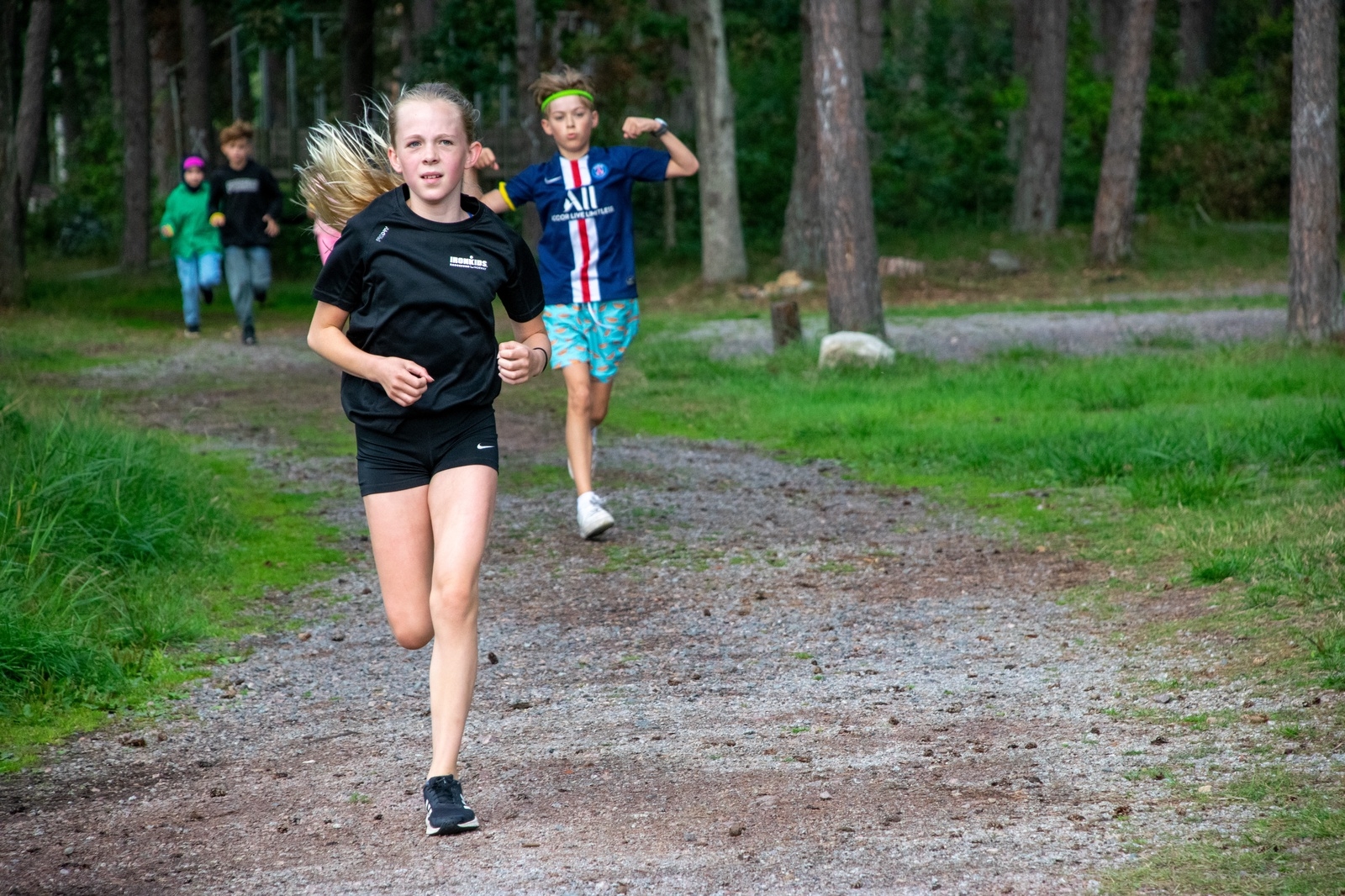 Mellanstadiet på Rocknebyskolan körde mini-triathlon.