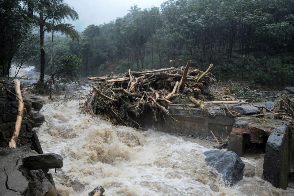 Kraftiga monsunregn har orsakat jordskred som dödat flera människor i den indiska delstaten Kerala.