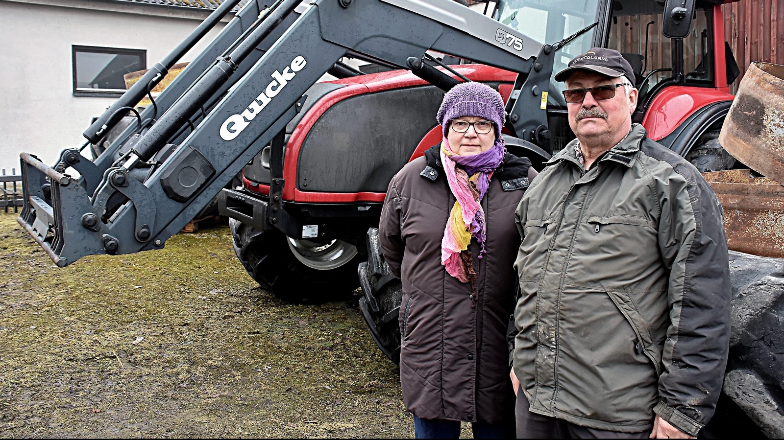 Eva Larsson Ebbesson och Ulf Ebbesson har redan sålt gården. På lördag går traktorer, maskiner, föremål och djur under klubban.
	Foto: Helén Fingalsson