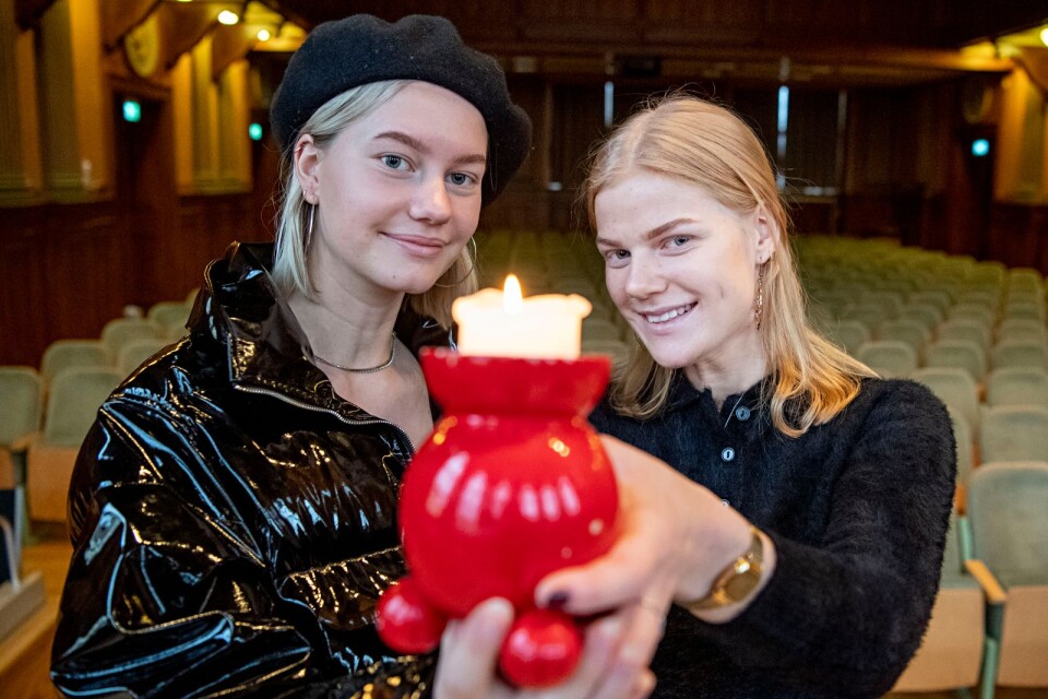 Eleverna Emma Schultz och Tilda Carlsson i årskurs 3 på af Chapmangymnasiet.