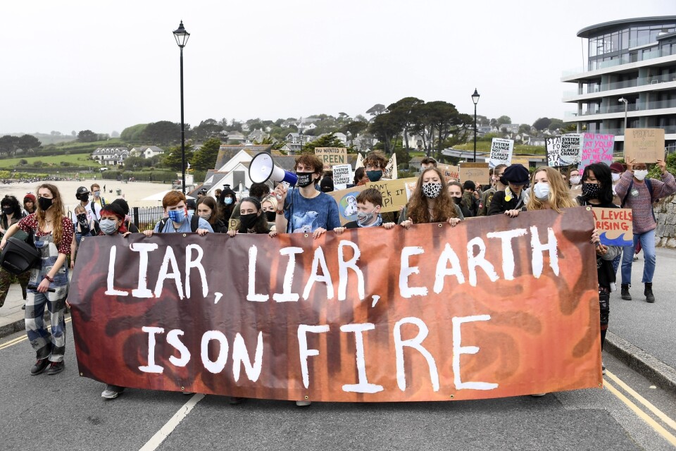Klimataktivister demonstrerar i Falmouth i Cornwall i Greta Thunbergs Fridays for future-anda.