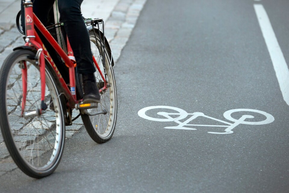 Kollektivtrafik och cyklar borde ha företräde i planeringen av framtidens transporter, skriver Peter Christensen.