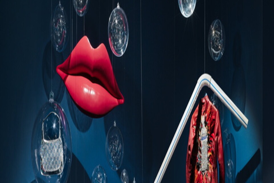 När "Fashion Cocktail" visades på Spritmuseet i Stockholm 2021 rymde utställningen bland annat accessoarer av Tom Ford för Gucci. Pressbild.