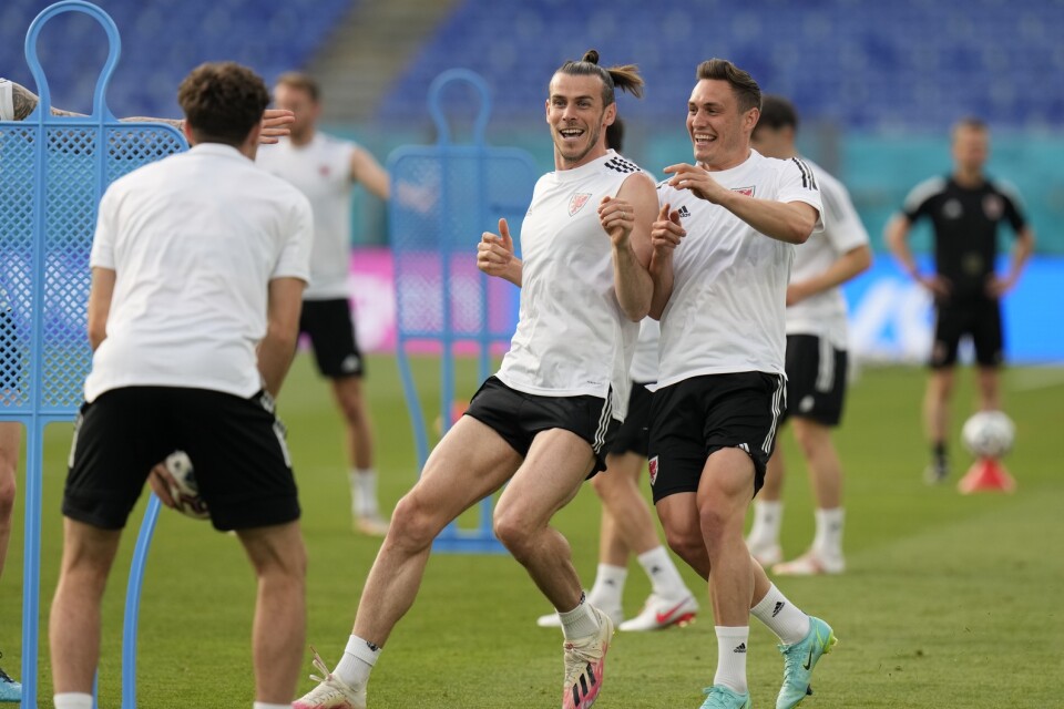 Gareth Bale, till vänster, och resten av Wales har en viktig match mot Italien.