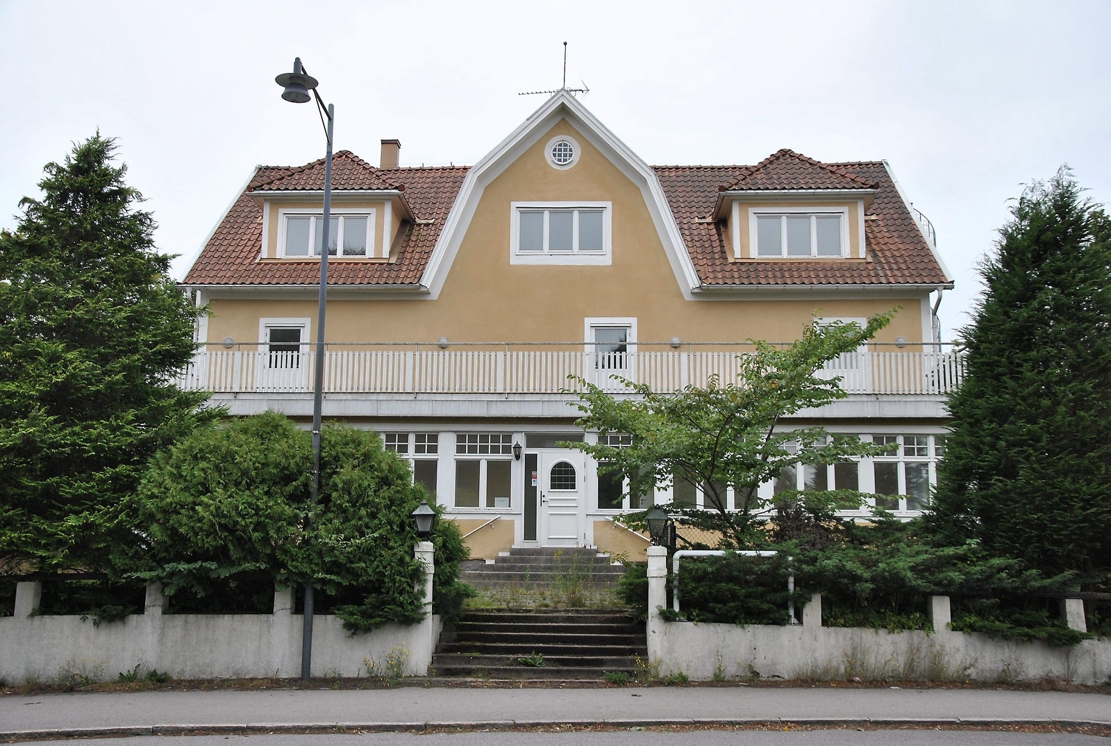 Vittsjös gamla hotell, Maiagården, har 16 rum. Kommunen vill helst placera de ensamkommande i var sitt.