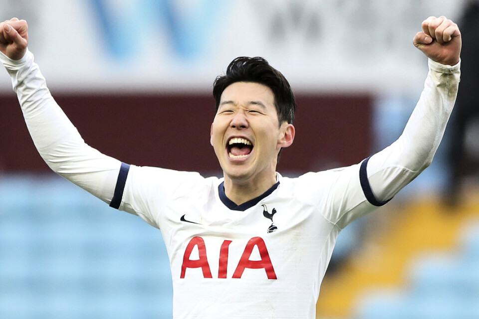 Tottenhams Son Heung-Min firar sitt avgörande mål mot Aston Villa i söndags. Nu blir han borta en tid för en armfraktur. Arkivbild.