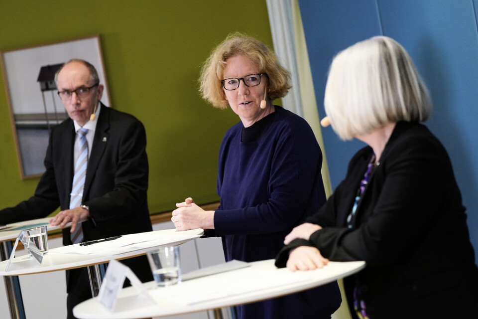 Alf Jönsson, regiondirektör, Eva Melander, smittskyddsläkare, Pia Lundbom, hälso- och sjukvårdsdirektör, vid en presskonferens med Region Skåne i Malmö.