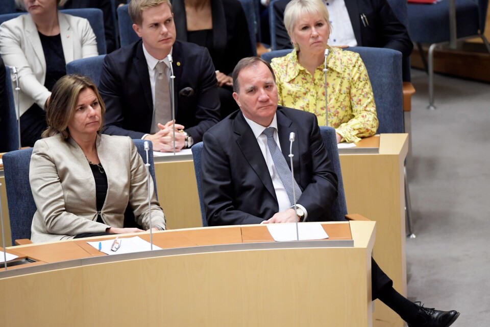 Isabella Lövin (MP och statsminister Stefan Löfven (S) under statsministeromröstningen i  riksdagen. Statsminister Stefan Löfven väntas bli bortröstad vid tisdagens statsministeromröstning.