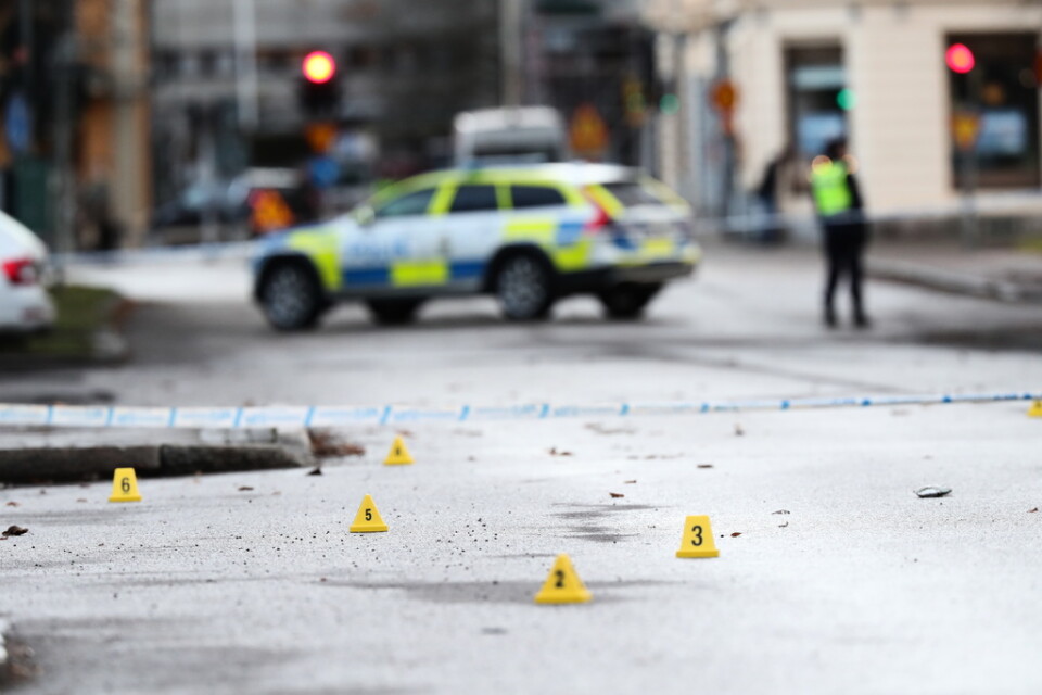 Två skjutvapen uppges ha hittats i en utbränd bil som hittades efter dubblemordet i Norrköping tidigare i veckan. Arkivbild.