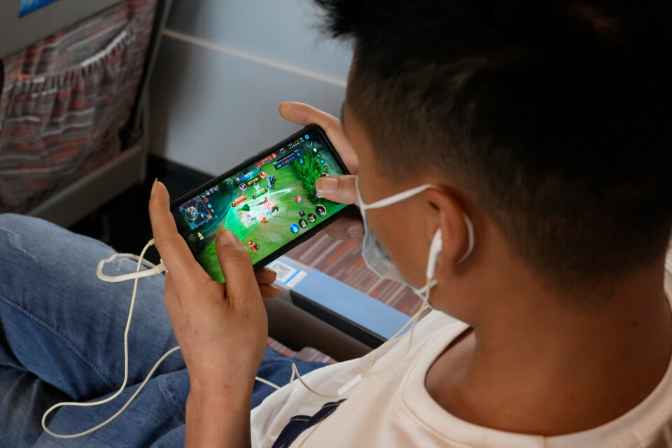 Kinesiska myndigheter har sedan 2021 haft olika former av kampanjer riktade mot ungdomar och har benämnt data- och mobilspel som ”ett spirituellt opium”. Arkivbild.