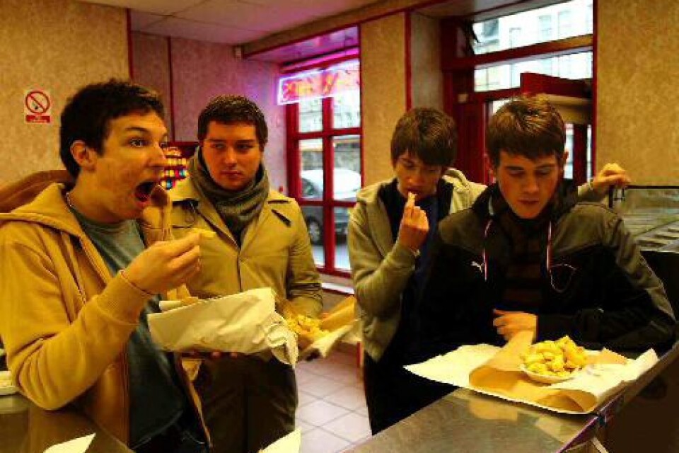 Jag skulle inte vilja påstå att våra fans är galna, säger Matt Helders i brittiska succébandet Arctic Monkeys. Snarare är de väl passionerade. Fast det är klart, att kasta sig handlöst på scenen som vissa gjort på våra gigs kan jag också tycka är helt sinnessjukt. Foto: PLAYGROUND