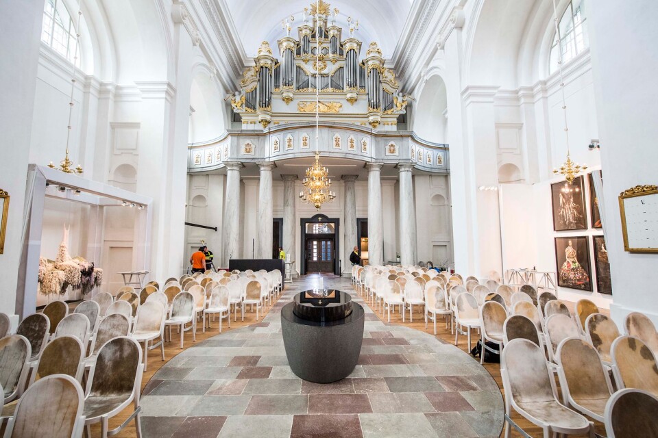 Efter renoveringen av Fredrikskyrkan har stolarna blivit alldeles för hårda.