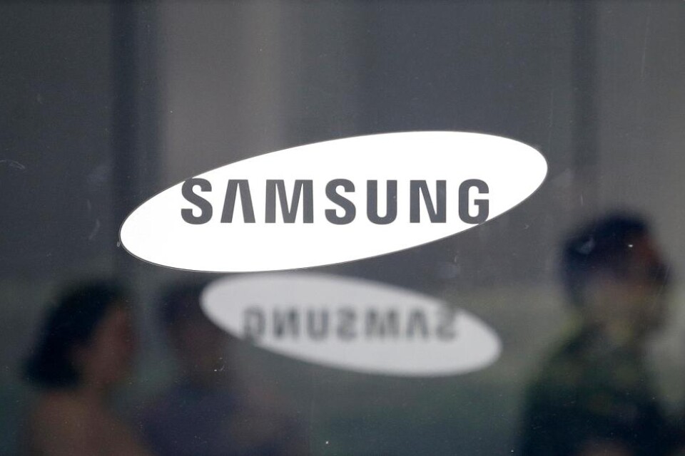 Teknikjätten och mobiltillverkaren Samsung flaggar för att företagets rörelsevinst väntas sjunka med nästan 30 procent för det fjärde kvartalet 2018, det första vinsttappet för ett kvartal på två år. Orsaken uppges i ett uttalande vara ökad konkurrens o