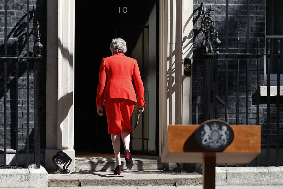 Theresa May lämnar ett samlat pressuppbåd och sin premiärministerpost.