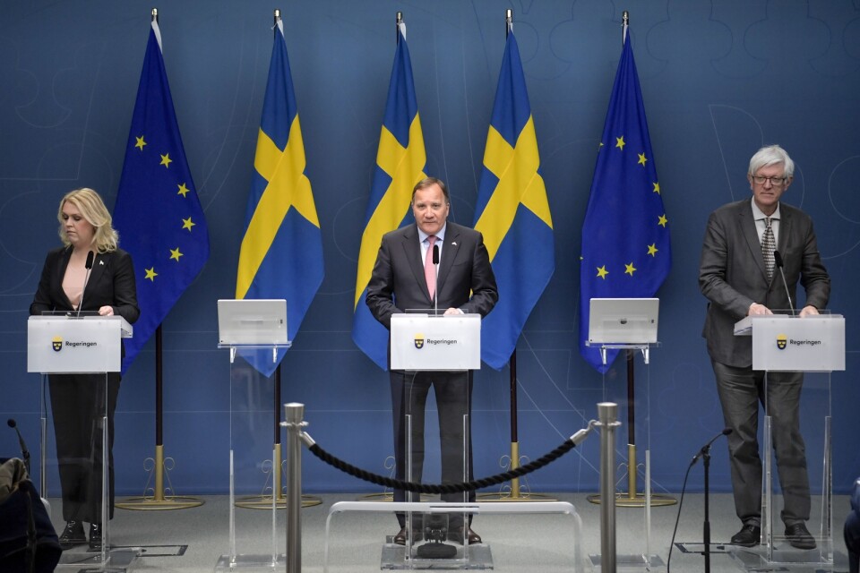 Socialminister Lena Hallengren (S), statsminister Stefan Löfven (S) och Johan Carlson, generaldirektör för Folkhälsomyndigheten, lägger fram en svensk strategi för vaccin mot covid-19.