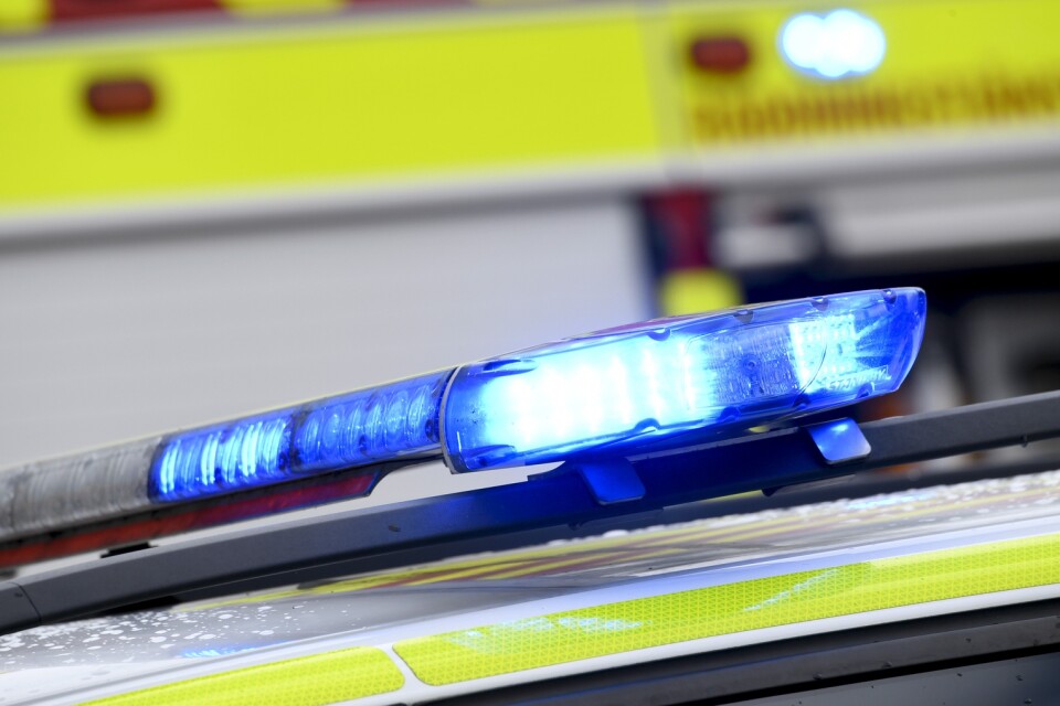 En person blev påkörd av ett polisfordon i Landskrona under tisdagen, polisen tror nu att det kan ha lett till oroligheter under kvällen. Arkivbild.