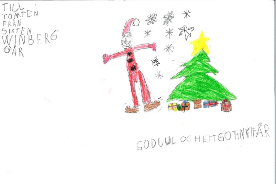 God jul och gott nytt år önskar Sixten Winberg, 6 år, i Rottne. Han har tecknat en jätteglad tomte som står bredvid en julgran.