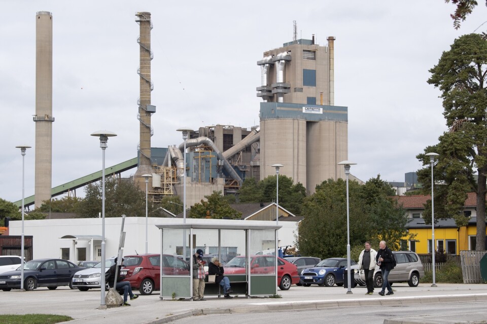 Cementfabriken i Slite på Gotland riskerar att få stoppa produktionen efter att mark- och miljööverdomstolen avvisat ansökan om kalkbrytningstillstånd.