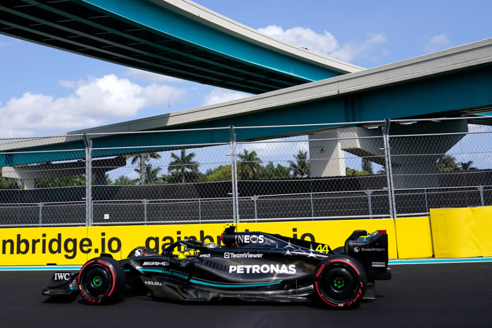 Mercedesförararen Lewis Hamilton har svårt att få till det i Miami.