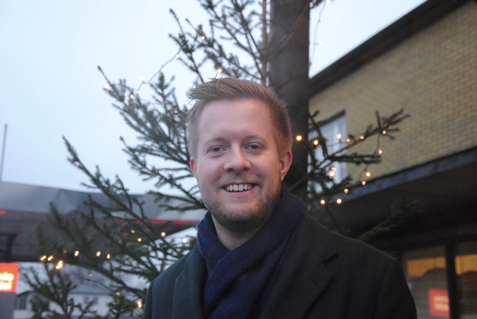 Vilket är ditt bästa julklappstips? Niklas Larsson, kommunalråd (C): En upplevelse, kanske en dag på ett spa, men det mest betydelsefulla är att vara med nära och kära.                                                           FOTO: SUSANNE GÄRE