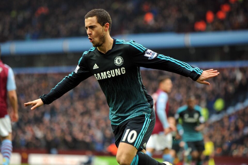 Chelseas mittfältsstjärna Eden Hazard förlänger sitt kontrakt med London-klubben, uppger BBC. Det nya kontraktet innebär att 24-åringen, som kom till klubben 2012, är knuten till Chelsea till 2020. Förra säsongen röstades den belgiske fotbollsstjärnan f