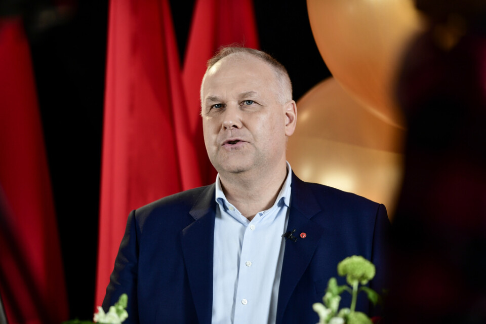 Vänsterpartiets partiledare Jonas Sjöstedt vill se fler anställda och tryggare anställningar i vården, säger han i sitt förstamajtal.