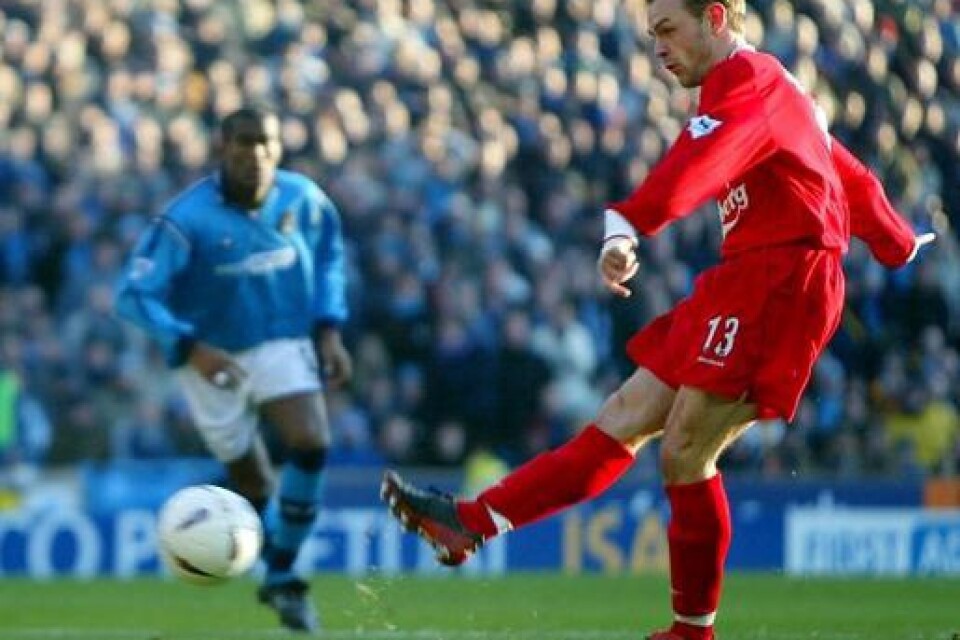Liverpools Danny Murphy gjorde matchens enda mål på straffspark när Liverpool besegrade Manchester City i FA-cupen.