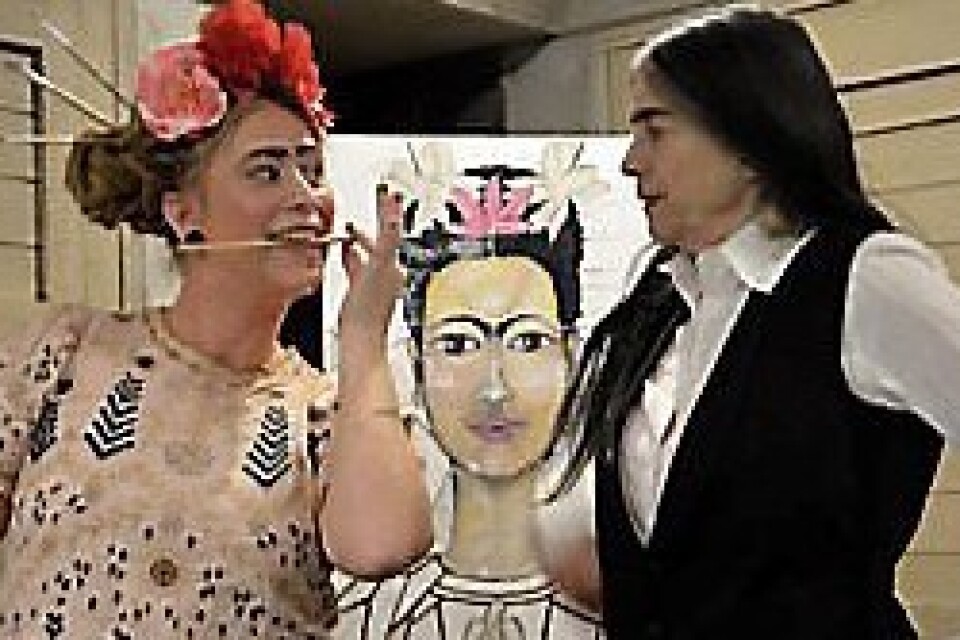 Rosie Hennig, till vänster, som Frida Kahlo. Foto: Privat