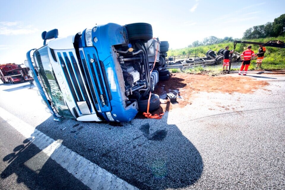 The lorry that overturned on E22 on Sunday 6th June. Diesel fuel leaked out.