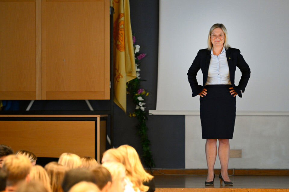 Statsminister Magdalena Andersson (S) på en gymnasieskola i Borlänge.