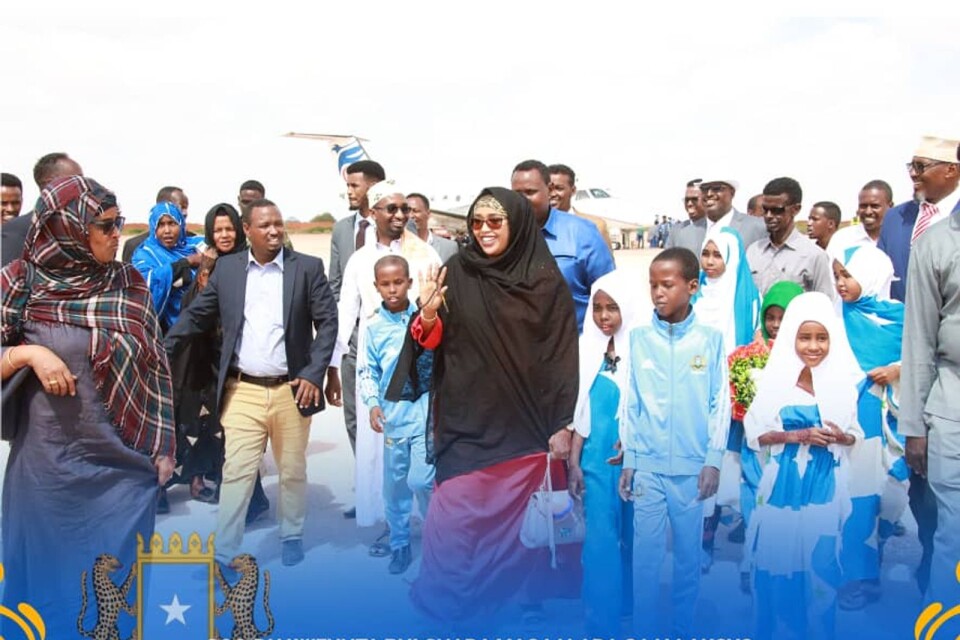 Qaali Ali Shire, tidigare journalist på Kb Mosaik, ställer upp i parlamentsvalet i Somalia 2021. Här på besök i hemstaden Galkacyo.