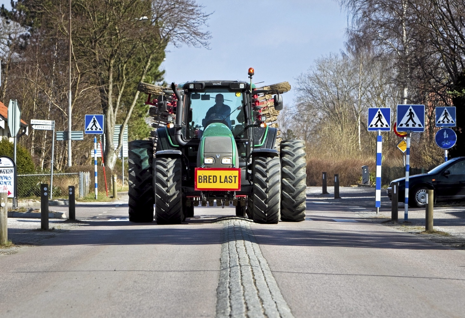 Behåll ditt lugn när du hamnar bakom en traktor.Foto: arkiv