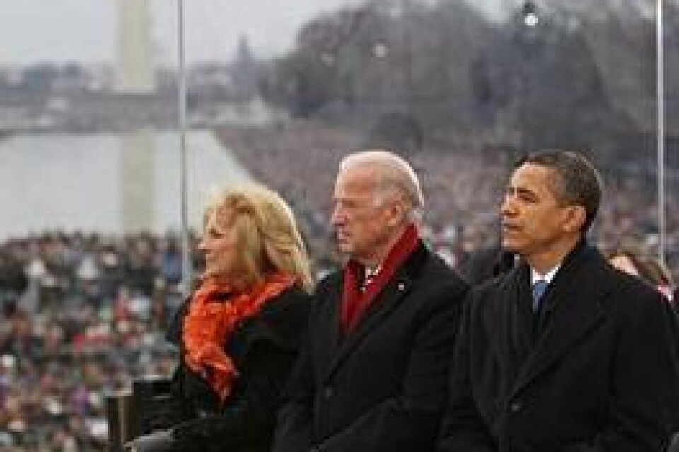 Barack Obama med vice president Joe Biden med frun Jill vid Lincoln Memorial, januari 2009.