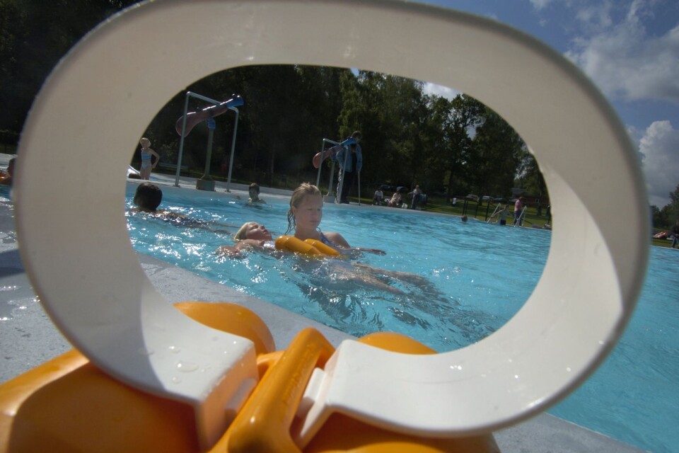 قبل الصيف يمكن أن يتم تنصيب كاميرات مراقبة في المسبح المفتوح في هاناسكوغ. المسبح في هاناسكوغ تعرض لمشكلة من الشبان الذين قاموا بالتخريب بعد يوم الإغلاق.