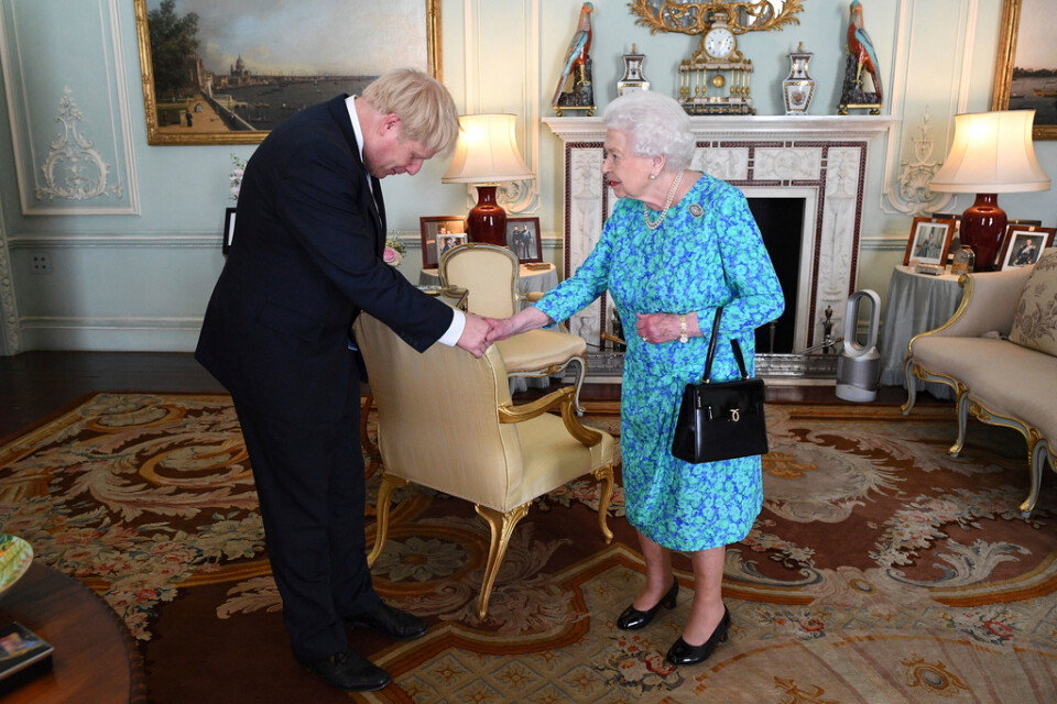 Drottning Elizabeth välkomnar Boris Johnson till Buckingham Palace i juli 2019.