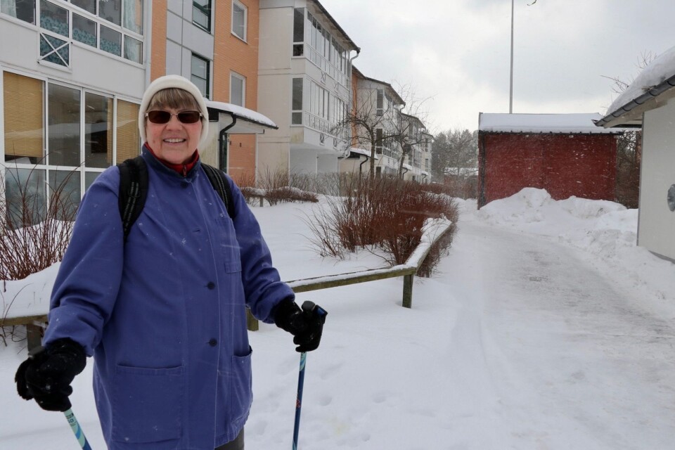 Efter en rask promenad genom bostadsområdet är Ann Hammar framme vid huset där första patienten bor.