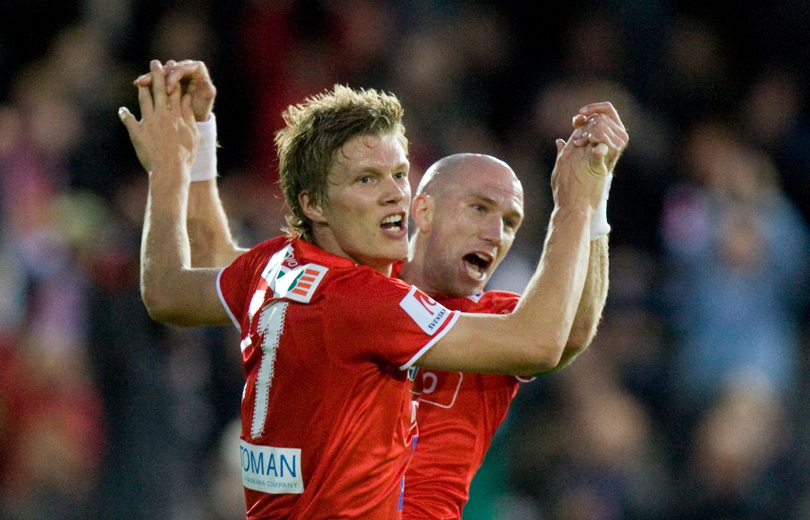 2008 fortsätter Kalmar FF med att spinna på. Här syns två glada profiler i Henrik Rydström och Viktor Elm. Ett par månader senare...