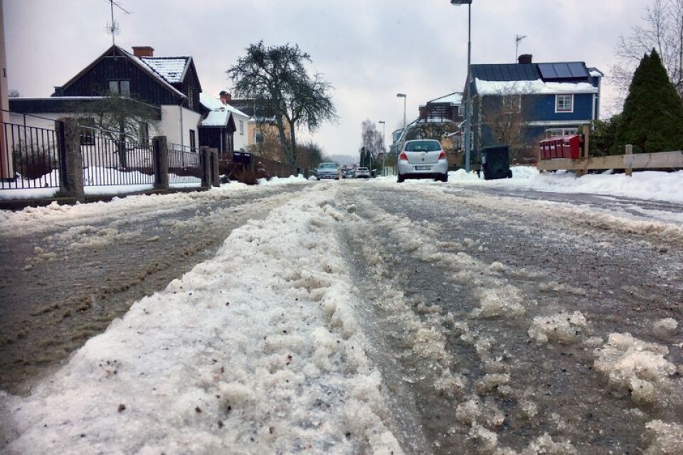 Smålandspostens chefredaktör Magnus Karlsson frågar om kommunen är nöjd med en snöröjning likt den som bilden visar.
