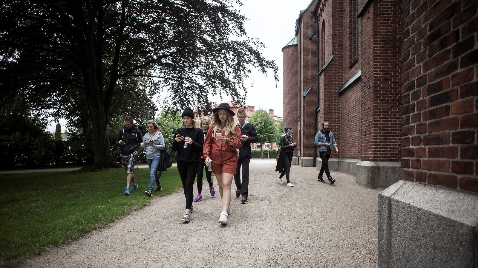 Jonna Cederholm och hennes medspelare brukar mötas upp utanör kyrkan i Hässleholm. Foto: Jörgen Johansson
