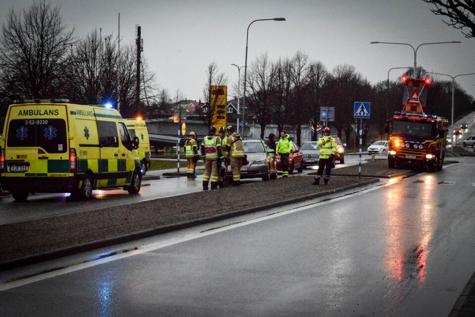 En kvinna blev på torsdagseftermiddagen påkörd av en bil på övergångsstället på Malmövägen.