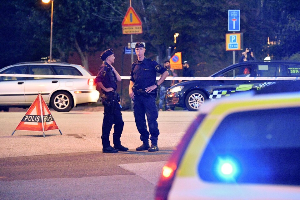 Polisen har spärrat av brottsplatsen på Docentgatan i Malmö.
